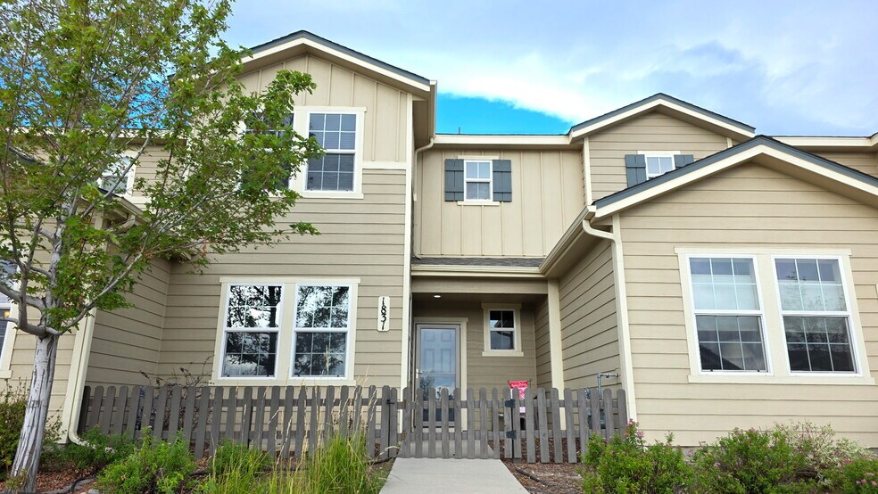 Primary Photo - 1831 Portland Gold Dr