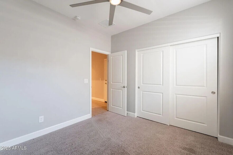 Building Photo - 598 Hazelnut Ln