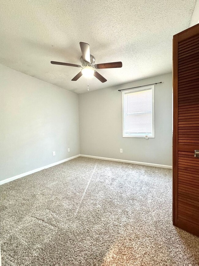 Building Photo - 308 Candlewood Dr