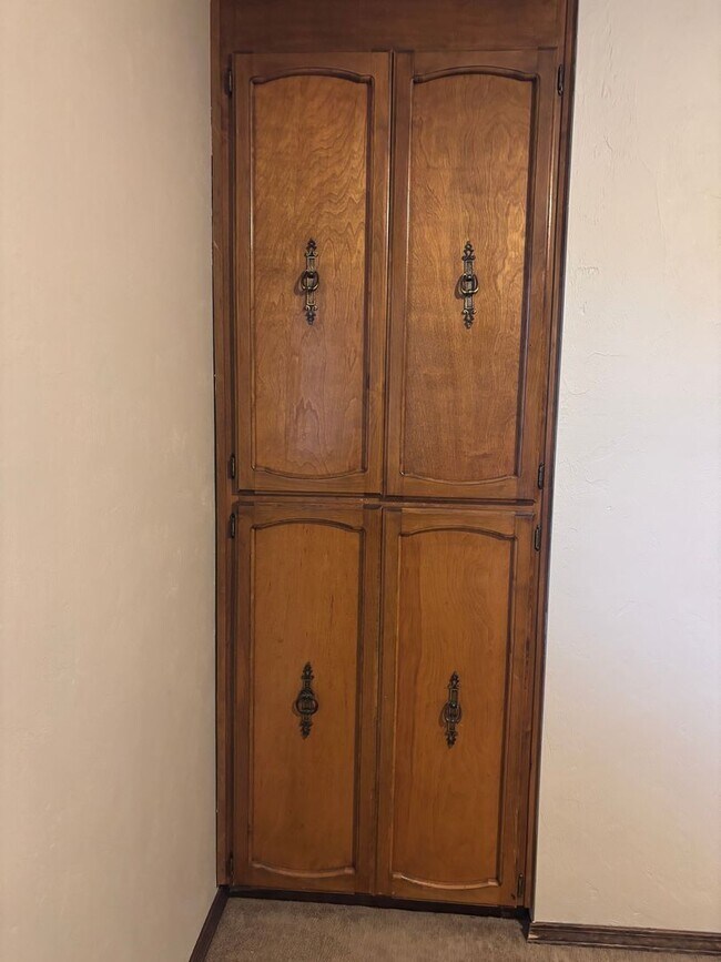 Building Photo - Beautiful 3 Bed /1.5 Bath Townhouse in Albany