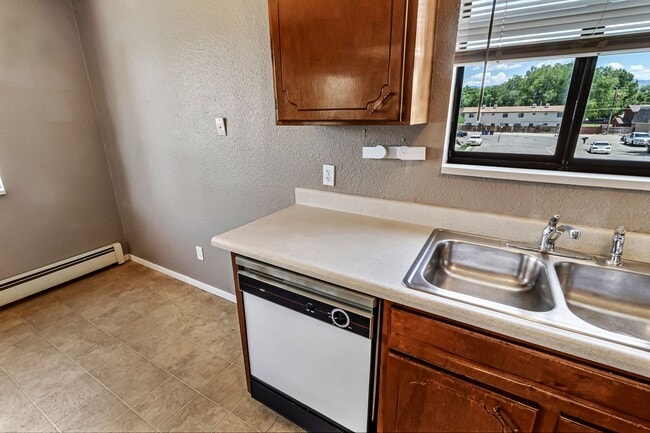 Building Photo - 455 Topaz Dr