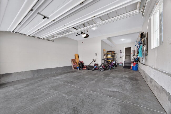 Building Photo - "Spacious 5-Bedroom Retreat on South Quantock Way - Perfectly Designed for Comfort and Style!"  A...