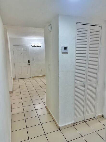 Building Photo - 4655 Palm Ave