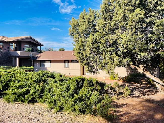 Building Photo - 185 Sierra Rd