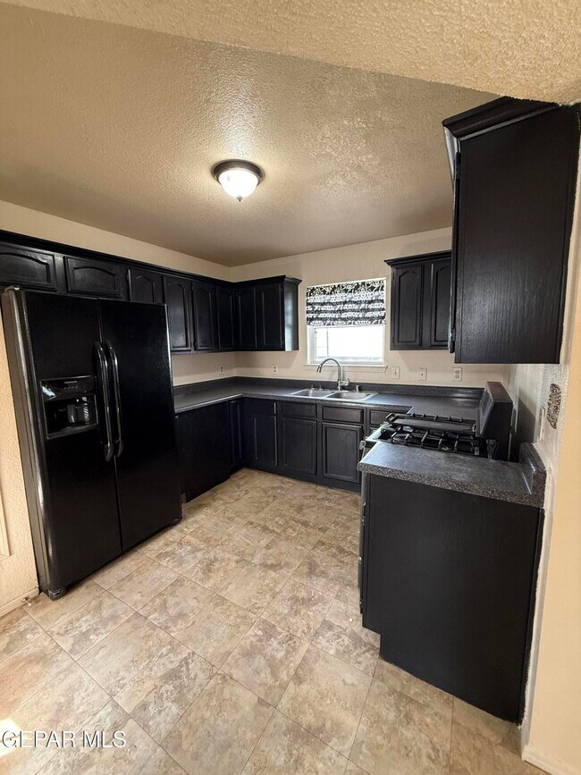 Building Photo - 12008 Castle Woods Dr