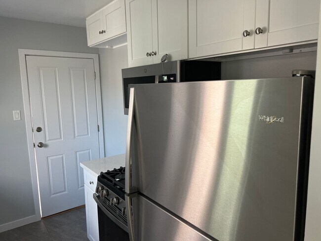 Building Photo - Sheldon St.