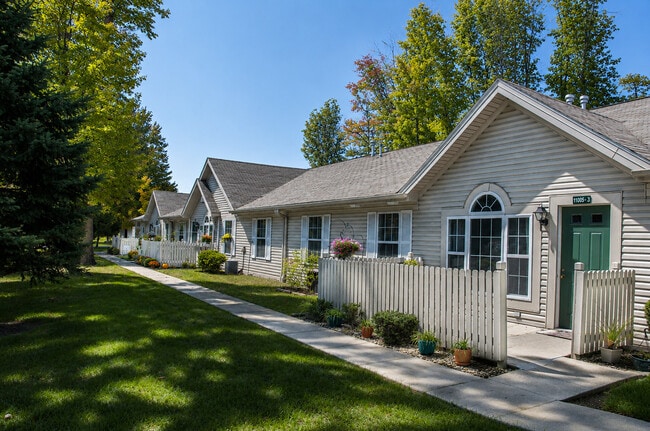 Building Photo - Hunters Ridge