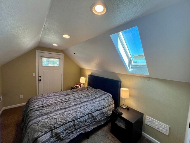 Building Photo - Santa Fe Arts District Gem, 3bed x 2 bath