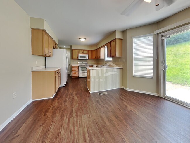 Building Photo - 6443 Lantern Way