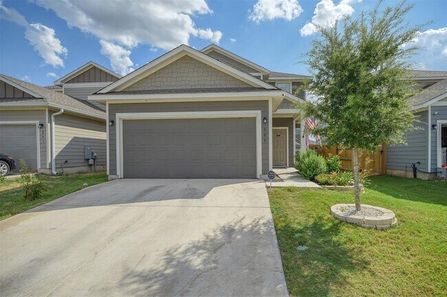 Building Photo - 205 Driftwood Ln