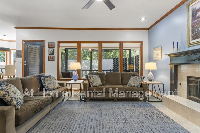 Building Photo - 1220 Renaissance Dr