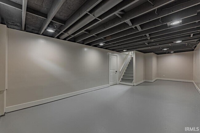 Building Photo - 2054 Conlin Ave