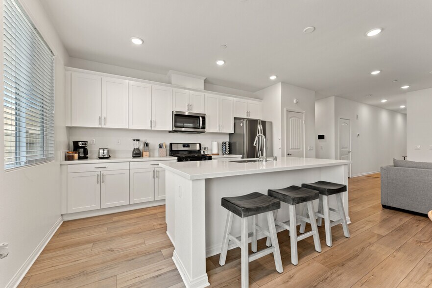Building Photo - 14623 Gulfstream Ln