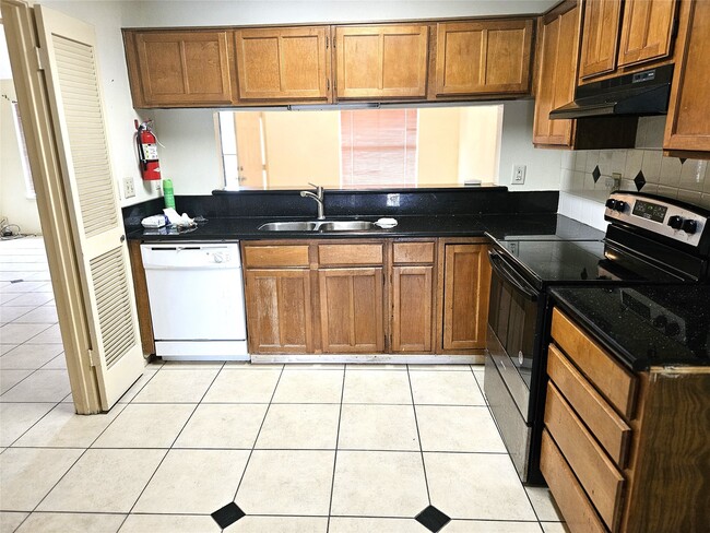 Building Photo - 8215 Summer Quail Dr