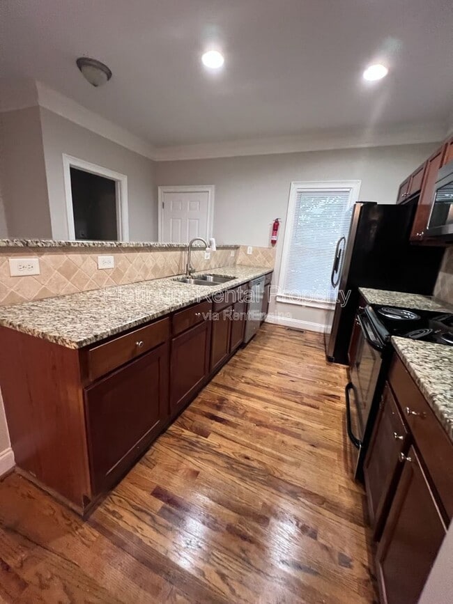 Building Photo - 750 Terry St SE