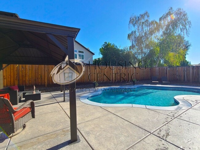 Building Photo - Executive Folsom Rental EXCELLENT Location and a POOL!
