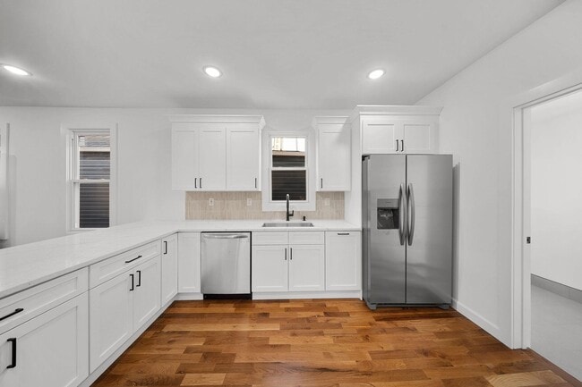 Building Photo - 319 William St