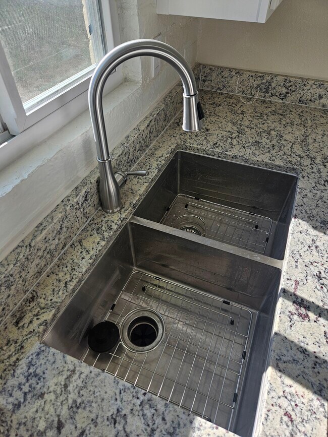 Building Photo - 11220 Wharf Cove Dr