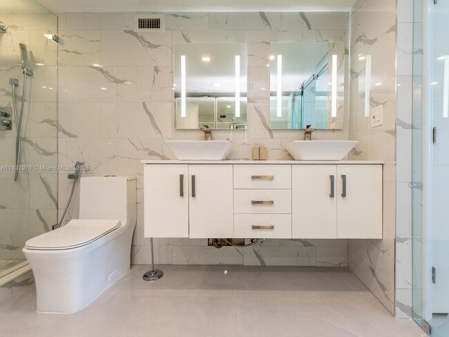 Building Photo - 2501 S Ocean Dr