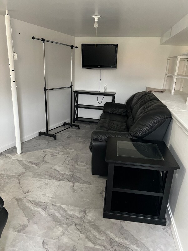 Building Photo - 454 Hanson Ave