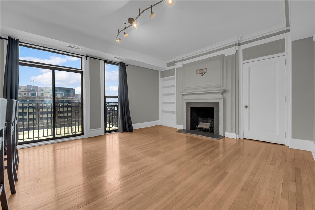 Building Photo - 2900 E Jefferson Ave