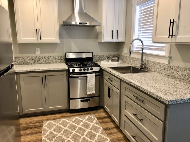 Building Photo - $1,350 Sierra & Woodworth Ave, 1 Bed Clovi...