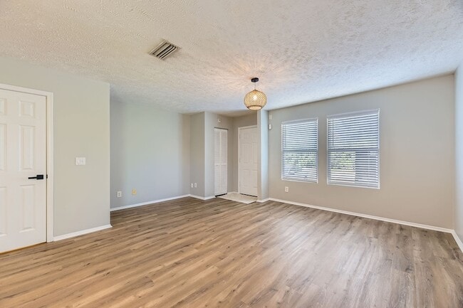 Building Photo - 5855 Monroe Crossing