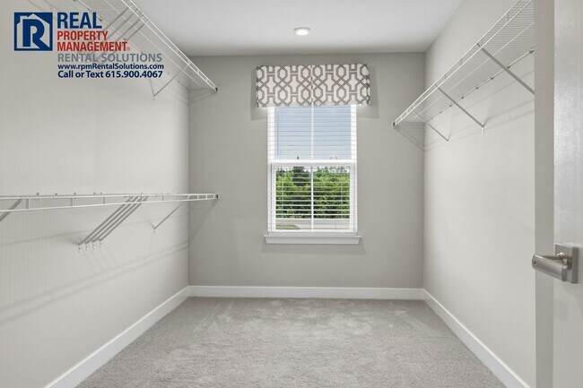 Building Photo - Great 4 bd 2.5 ba with attached garage and large deck!