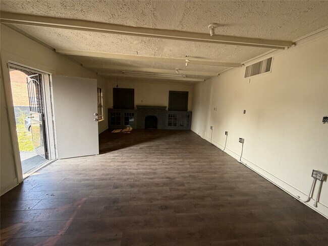 Building Photo - 2407 Southmore Blvd