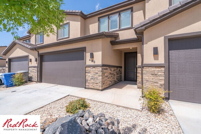 Building Photo - Modern Townhome in Desirable Hurricane Hei...