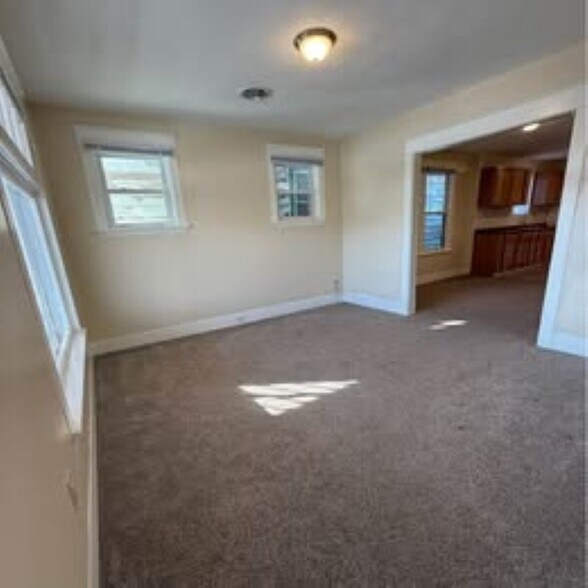 Building Photo - 2716 Oak Ave