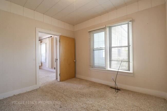 Building Photo - Charming 3-bedroom, 2-bathroom Country Hom...