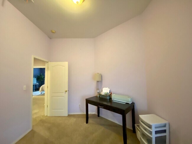 Building Photo - $2,450 Beautiful 3 Bedroom Home In  The Qu...
