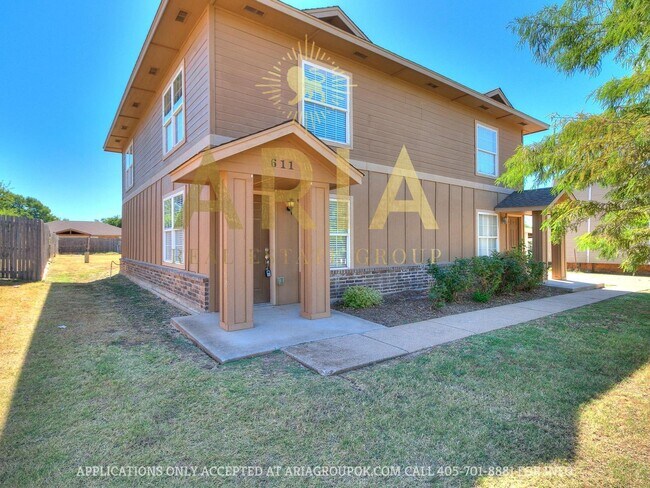 Building Photo - *611-613 Welston Cr.