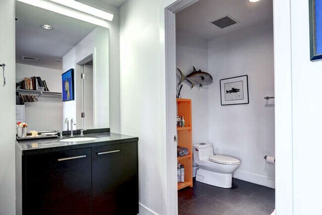 Building Photo - Denver Art Museum Penthouse Available NOW!!