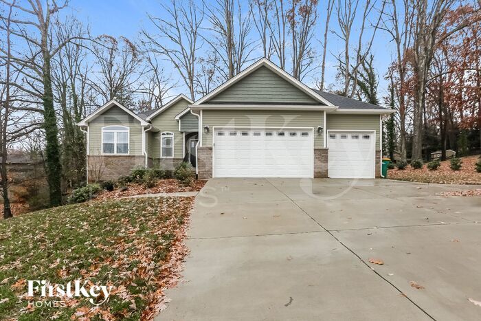Primary Photo - 105 Jefferson Dr