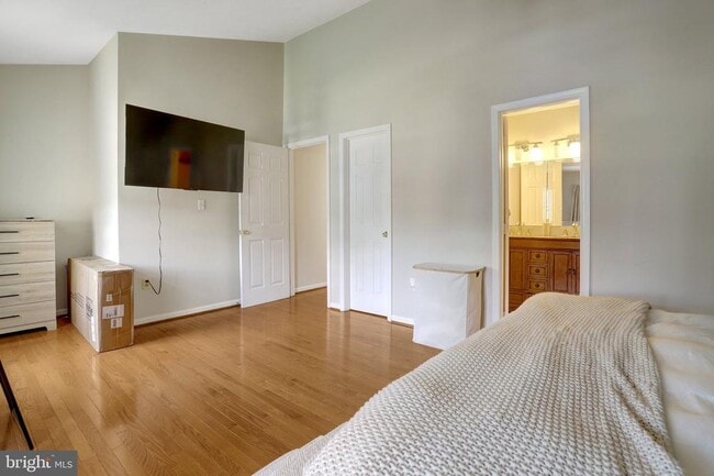 Building Photo - 8819 Hardesty Dr