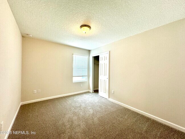 Building Photo - 826 5th Ave S