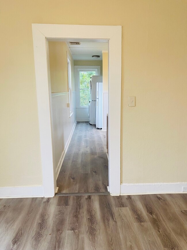 Building Photo - 7 Maple St