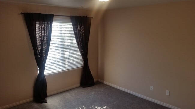 Building Photo - Beautiful town home in South Ogden for rent