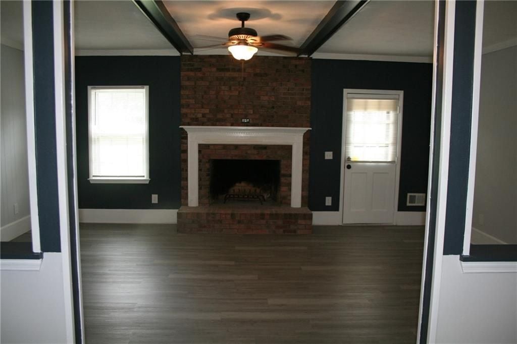 Building Photo - 2075 Pinewood Dr
