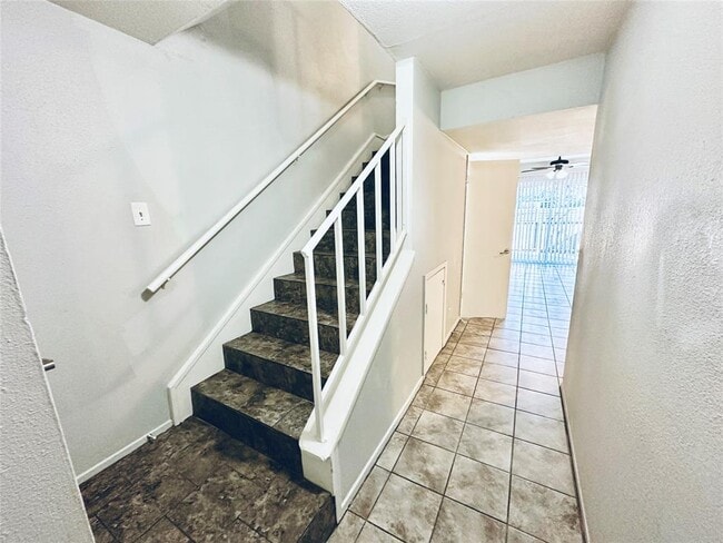 Building Photo - 3822 Southway Dr