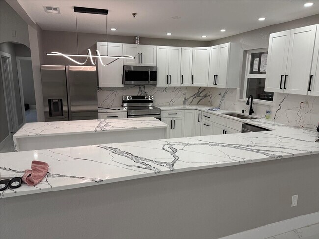 Building Photo - 603 N Sunset Ave