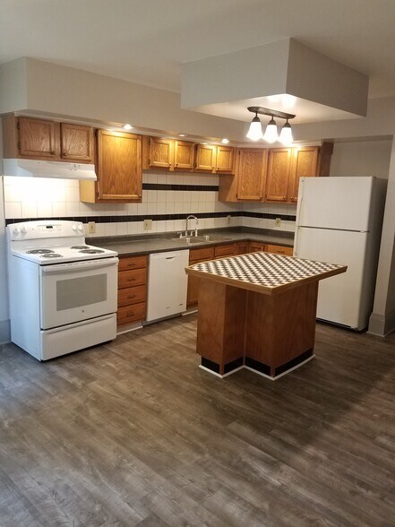 Building Photo - 153 S Union St