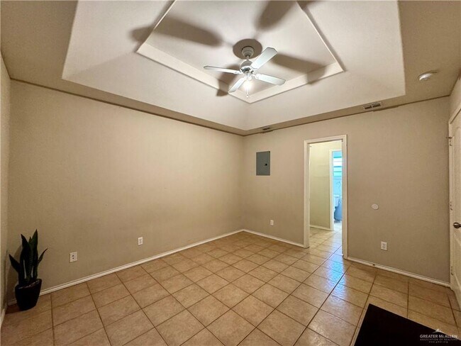 Building Photo - 29 S Dahlia St