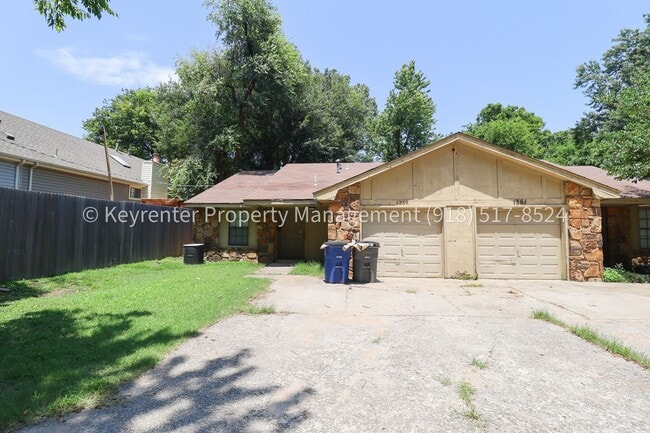 Building Photo - 1359 E 60th St
