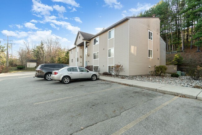 Building Photo - Spacious Dream Apartment — Right Where You...