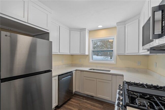 Building Photo - 429 Beechwood Ave