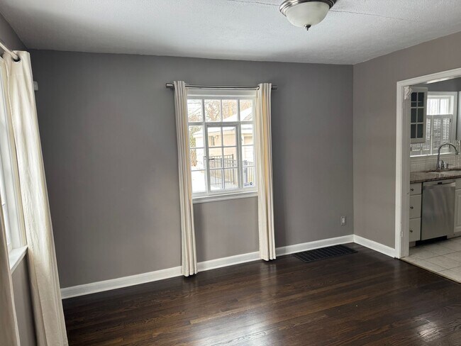 Building Photo - 3 Bedroom 1.5 Bath Single Family Home - Upper Arlington Schools