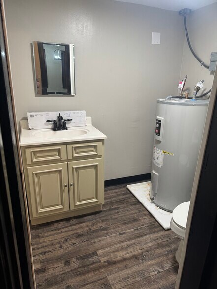 Building Photo - 313 S Penn St